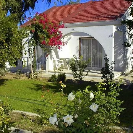 Jasmine Court Hotel & Spa קיירניה