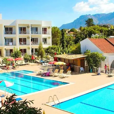 Jasmine Court Hotel & Spa 4* קיירניה
