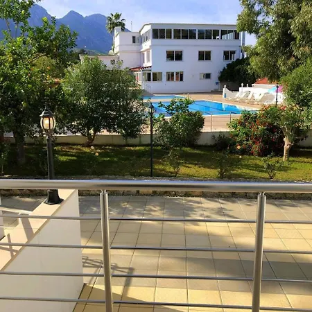 Jasmine Court Hotel & Spa 4* קיירניה