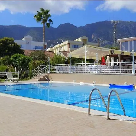 Rose Gardens Boutique & Pool & Restaurant Guest house